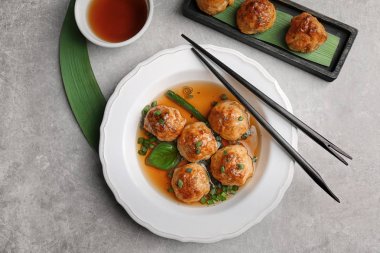 Soslu lezzetli köfte 