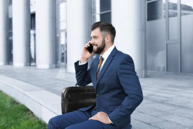 yakışıklı başarılı iş adamı