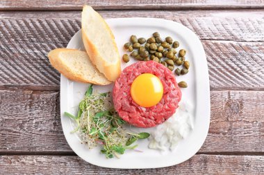 Steak tartare ile sarısı 