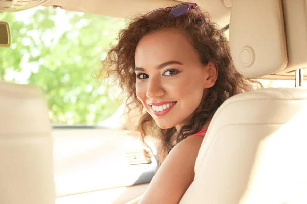 Beautiful young woman in car — Stock Photo, Image