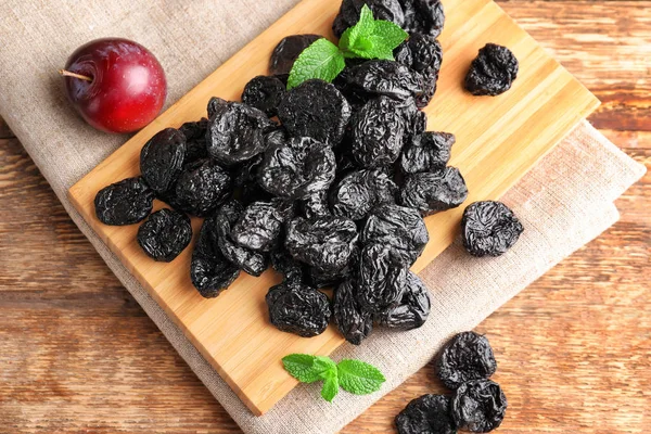 Tasty dried plums — Stock Photo, Image