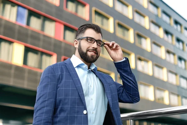 Guapo exitoso hombre de negocios — Foto de Stock