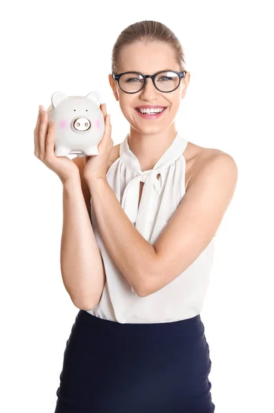 Junge Frau mit Sparschwein auf weißem Hintergrund — Stockfoto