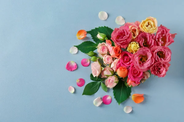 Schöne Komposition mit Blumen — Stockfoto