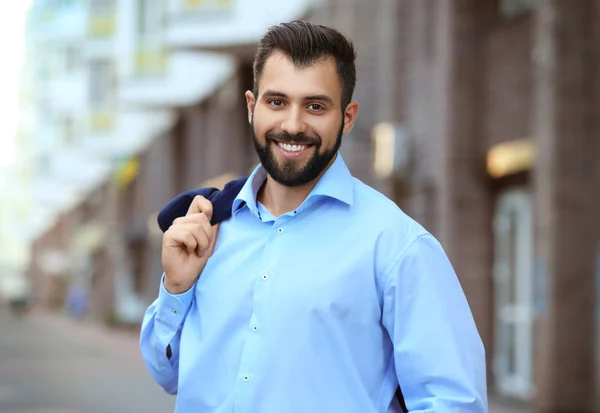 Hombre guapo y confiado — Foto de Stock