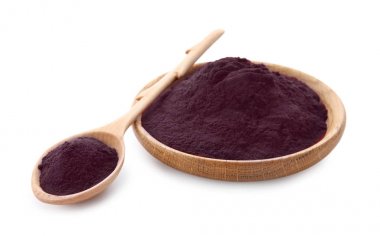 Tahta kaşık ve plaka ile acai toz 