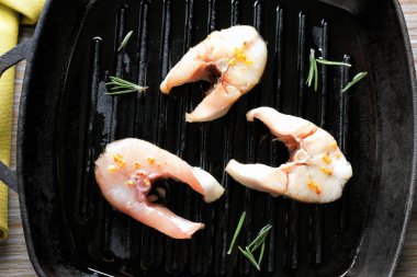 Lezzetli balık biftek ızgara Pan, portre