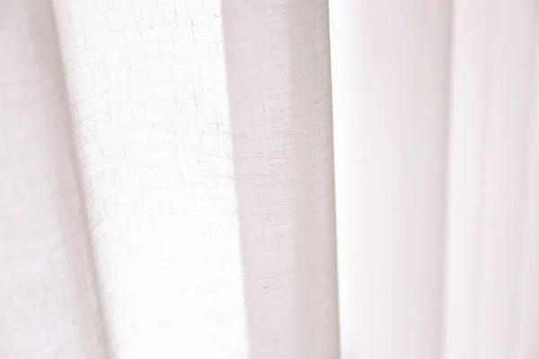 Красивые белые шторы — стоковое фото