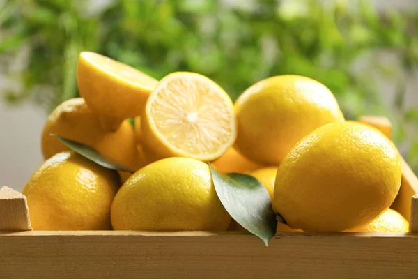 Wooden crate with fresh lemons — Stock Photo, Image