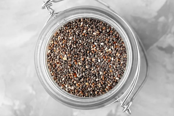 Tarro con semillas de chía en la mesa —  Fotos de Stock