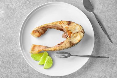 Kızarmış Balık biftek ile plaka