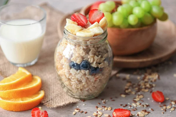 Harina de avena nutritiva con plátano —  Fotos de Stock