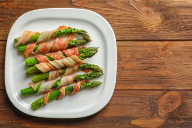 Kuşkonmaz pastırma ile plaka sarılmış