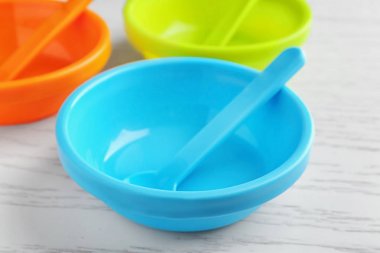 Parlak bebek dishware masada