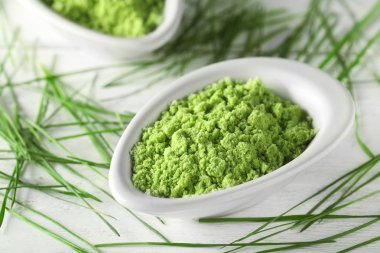 Buğday çim toz ve Brüksel lahanası ile kase