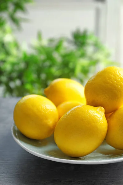 Fresh ripe lemons — Stock Photo, Image