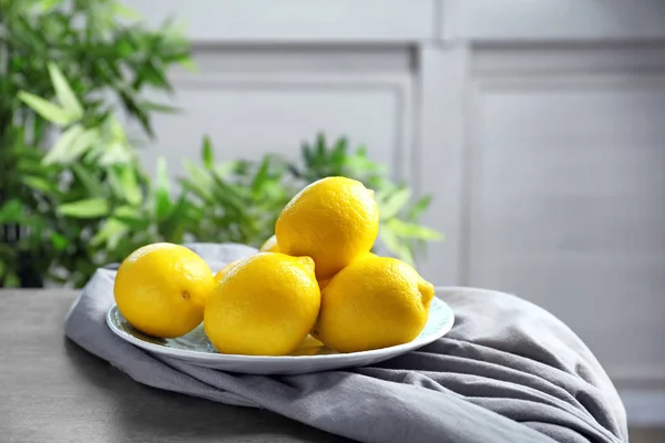 Čerstvé zralé citrony — Stock fotografie