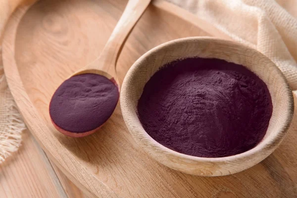 Spoon and bowl with acai powder — Stock Photo, Image