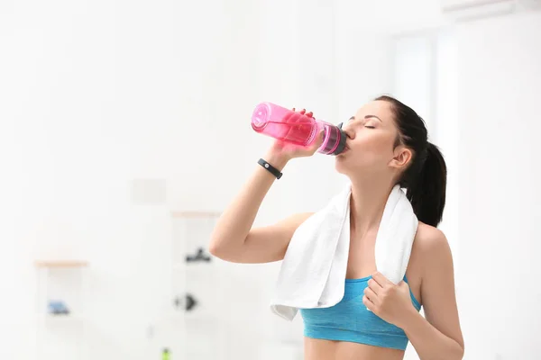 Sporty young woman — Stock Photo, Image