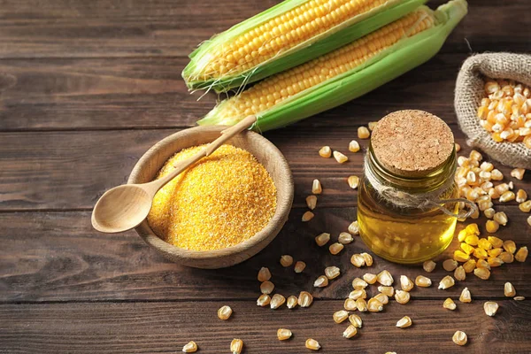 Composición con harina de maíz y aceite — Foto de Stock