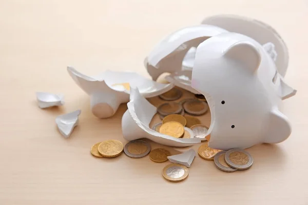 Gebroken piggy bank — Stockfoto