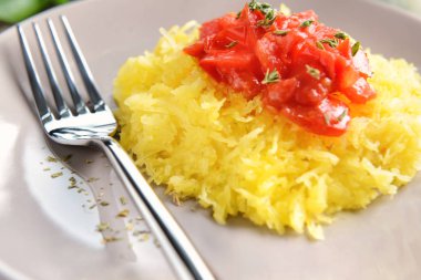 Lezzetli spagetti squash plaka, yakın çekim