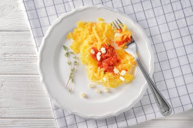 Lezzetli spagetti squash tablo ile plaka