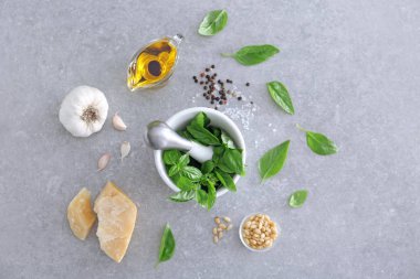 Fesleğen pesto sos için malzemeler 