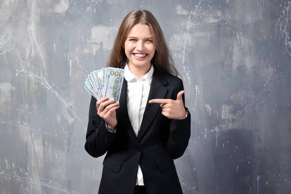 Jovem com notas de dólar — Fotografia de Stock