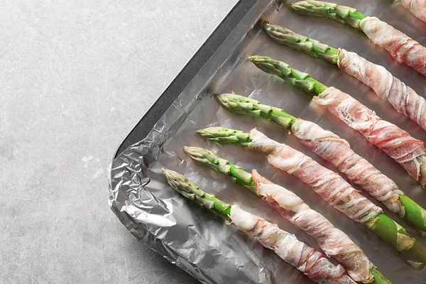 Kuşkonmaz pastırma ile plaka sarılmış