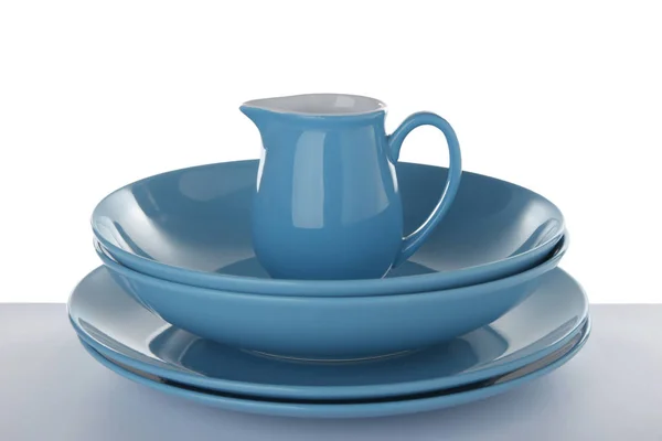Ceramiczne naczynia na białym tle — Zdjęcie stockowe