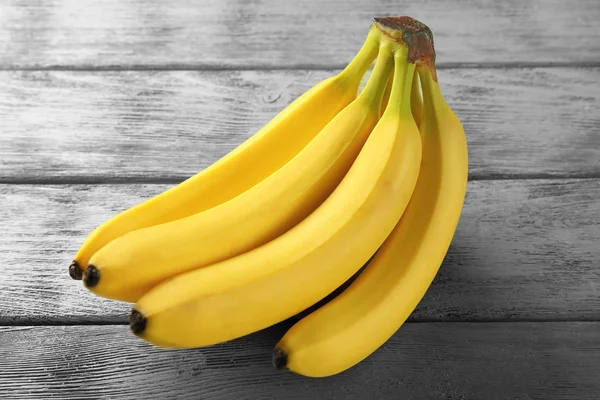 Спелые желтые бананы — стоковое фото