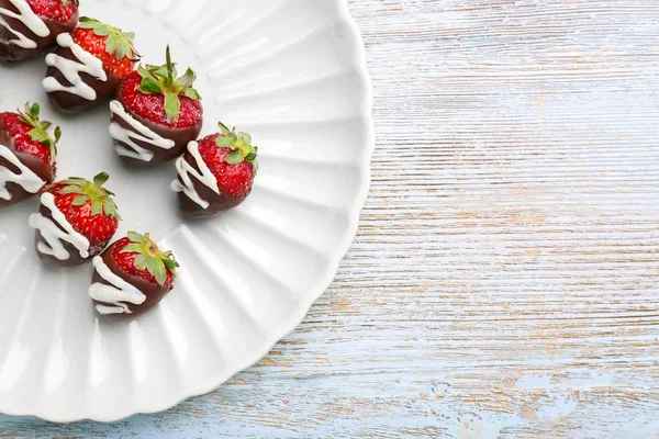 美味的巧克力覆盖草莓板 — 图库照片