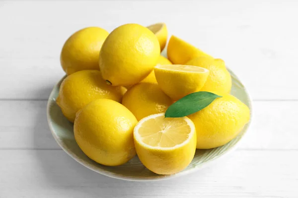 Olgun taze limon — Stok fotoğraf