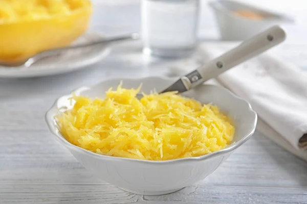 Kom met vlees van spaghetti squash — Stockfoto