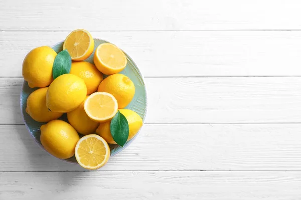 Fresh ripe lemons — Stock Photo, Image