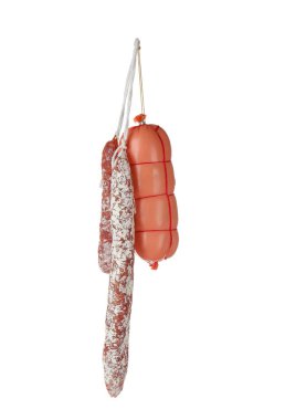 Beyaz arka planda lezzetli sosisler