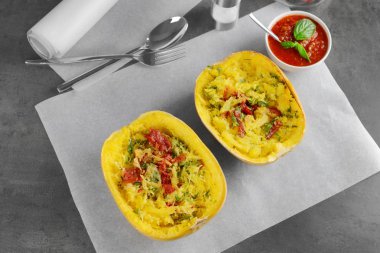 Dolması spagetti squash yarısı