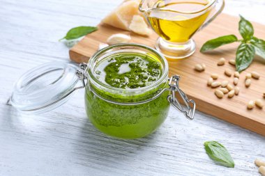 lezzetli fesleğen pesto sos