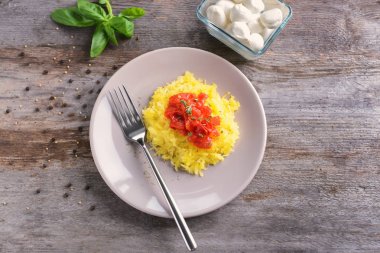 Lezzetli spagetti squash tablo ile plaka