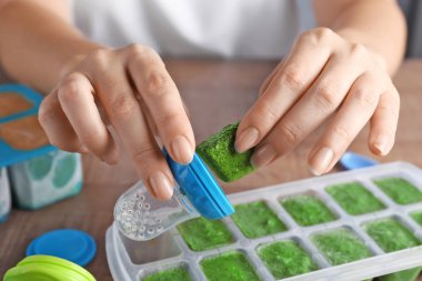 Kadın dolgu bebek Nibbler'ı 