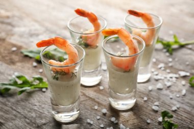 Gözlük karides ve beyaz sos ile