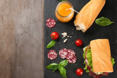 Lezzetli sosisli sandviç ile kompozisyon 