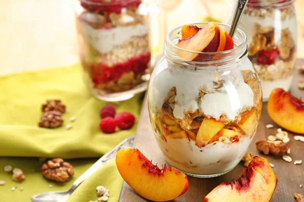 Healthy breakfast with oatmeal and fruits — Stock Photo, Image