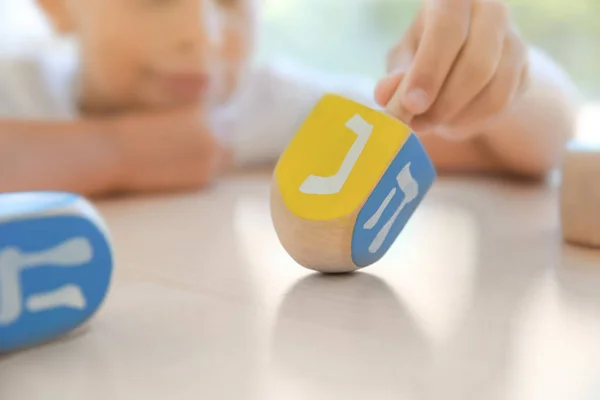 Jewish boy playing with dreidel at home — Stock Photo, Image