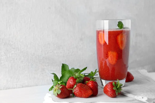 Glass with delicious strawberry smoothie — Stock Photo, Image