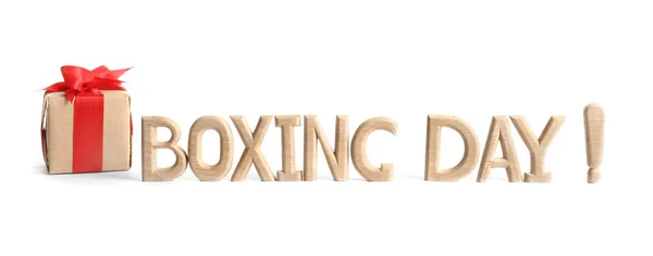 Χαριτωμένο δώρο κουτί με λόγια Boxing Day, απομονώνονται σε λευκό — Φωτογραφία Αρχείου