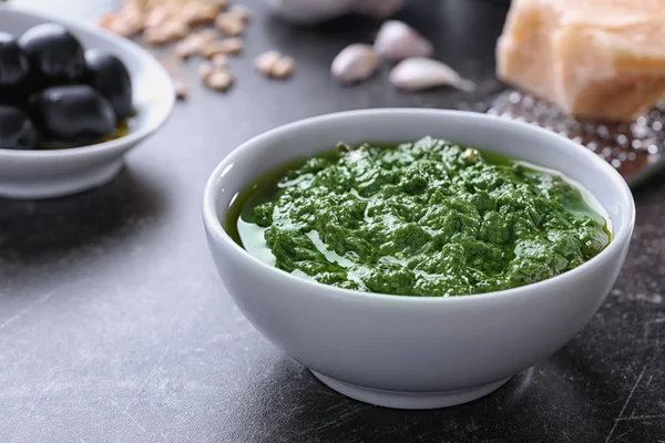 Deliciosa salsa de pesto de albahaca — Foto de Stock