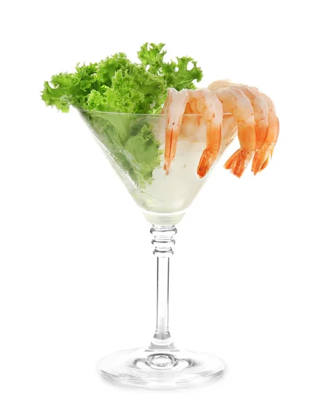 Склянка з креветками та соусом, ізольована на білому — стокове фото