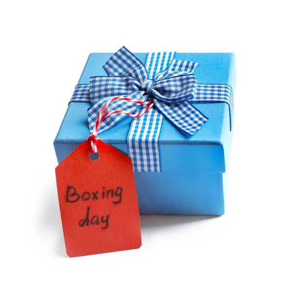 Şirin hediye kutusu beyaz izole etiketle — Stok fotoğraf